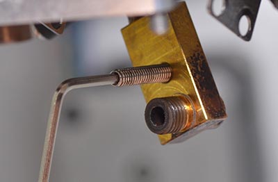 Enlevez la vis Allen